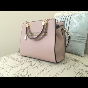 Nude shoulder bag